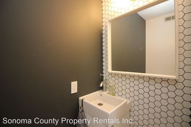 Building Photo - 2 br, 1.5 bath House - 380 Gate Way