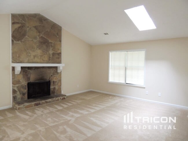 Building Photo - 1027 Mainstreet Lake Dr