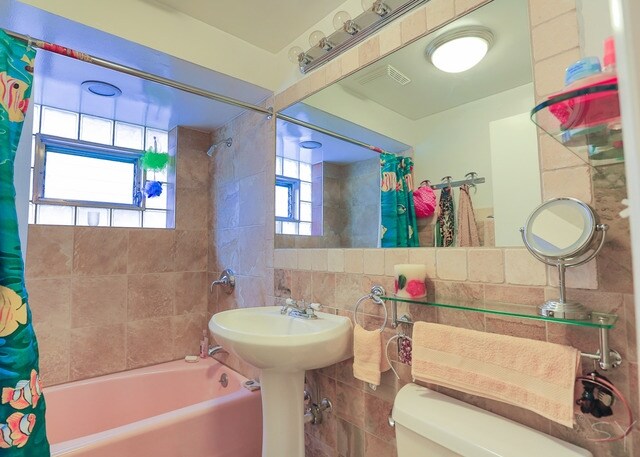 Bathroom - 3830 N Harlem Ave