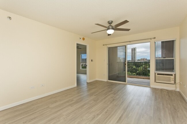 Building Photo - BEAUTIFUL UPGRADED 2 BED 2 BA 2 PARKING UN...