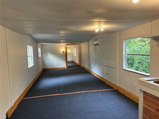 Building Photo - 10 Seminole Ave