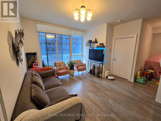 Building Photo - 30 Roehampton Ave