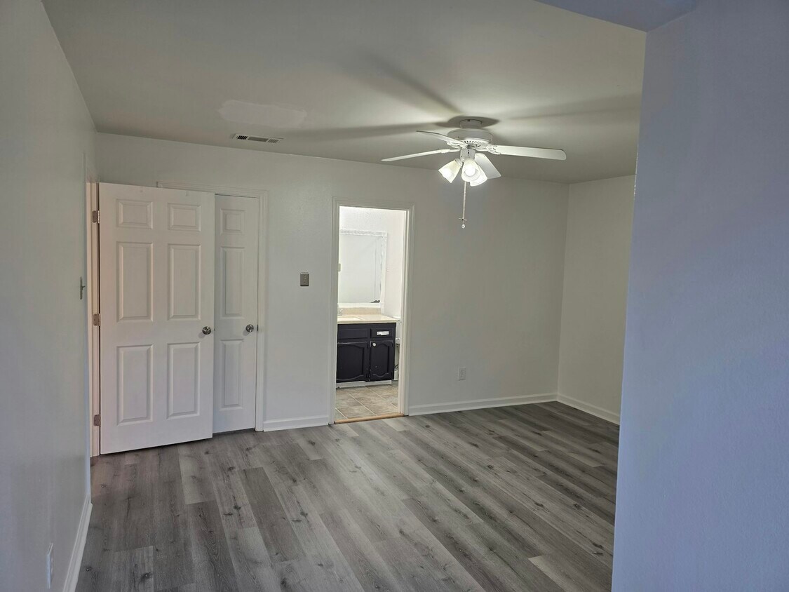 Photo - 2022 Michel Delving Rd, Unit 1