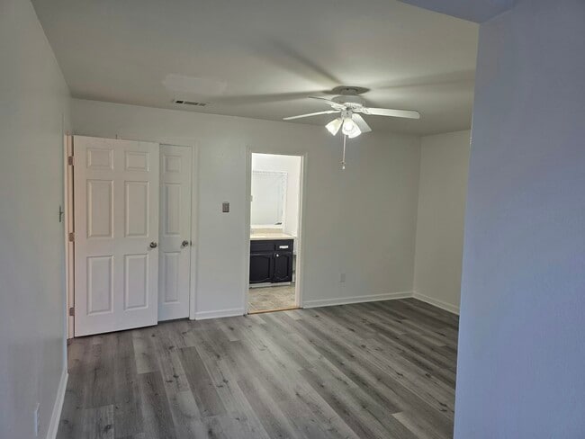 Photo - 2022 Michel Delving Rd Townhome