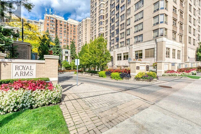 Photo du bâtiment - 5418 Yonge St