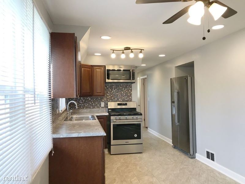 Primary Photo - 3 br, 1 bath Townhome - 30 Woodbine Pl