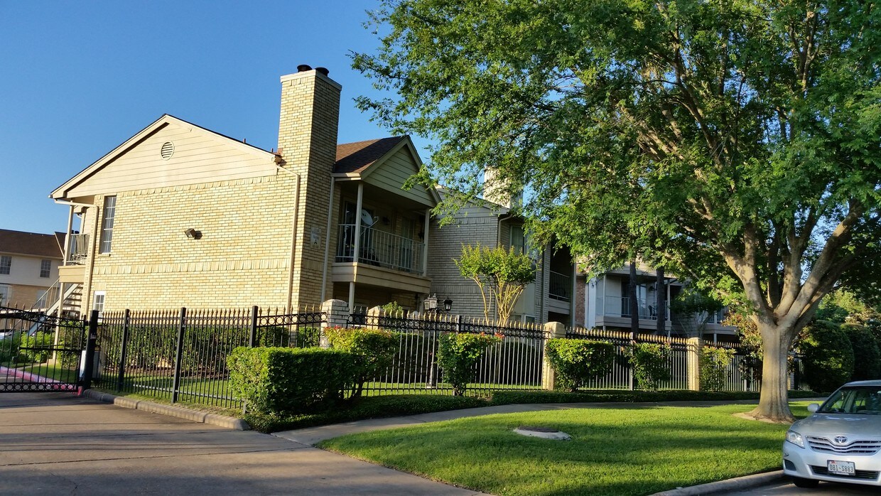 12550 Whittington Dr, Houston, TX 77077 Condo for Rent in Houston, TX