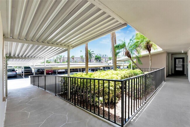 Foto del edificio - 7700 Sun Island Dr S