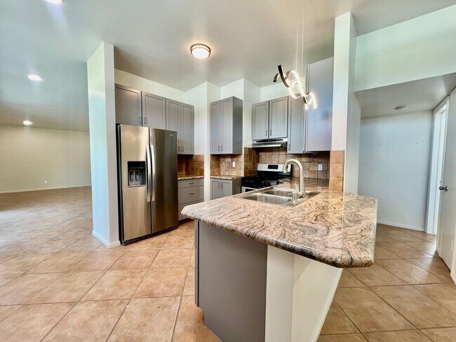 Foto del edificio - AVAILABLE NOW! 3 Bedroom 2 Bathroom POOL HOME in Palm Springs !
