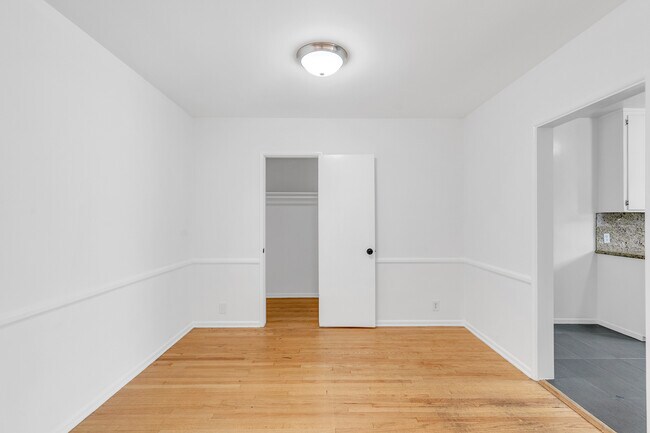 Foto del edificio - 357 S Elm Dr