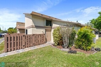 Building Photo - 10675 NW 29th Manor