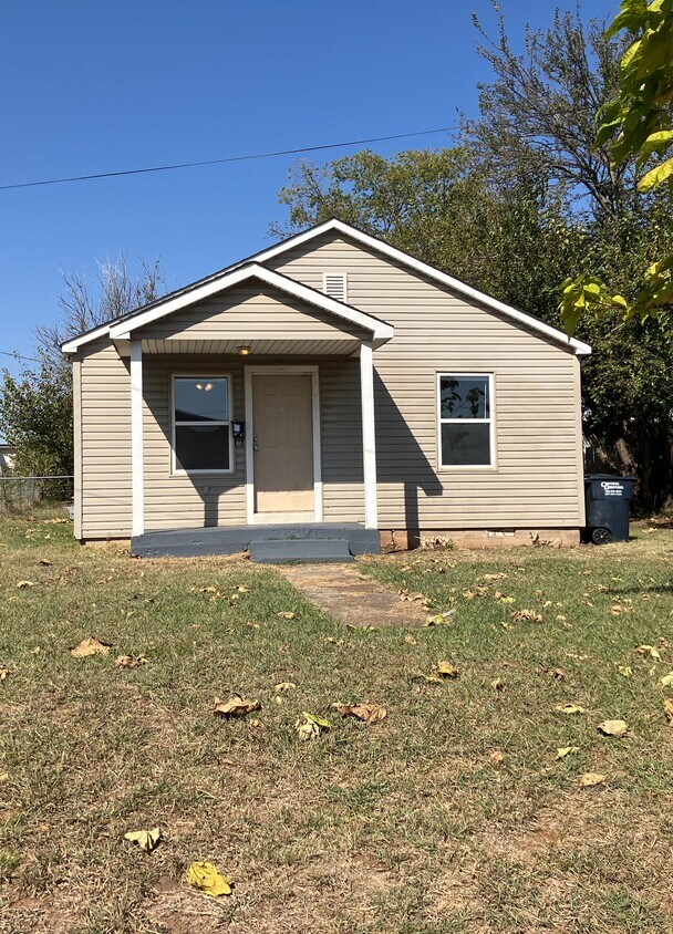 Primary Photo - 810 E Seymour St