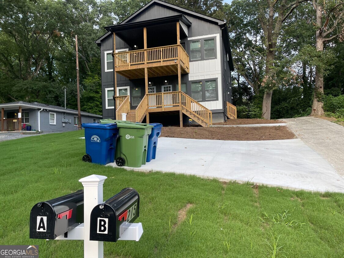 Primary Photo - 215 Anderson Ave NW