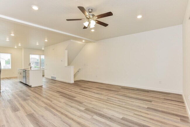 Building Photo - 1195 100 S