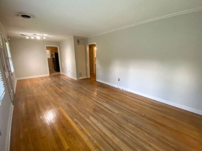 Foto del edificio - 3 bedroom, 1 bath near Poplar and Colonial