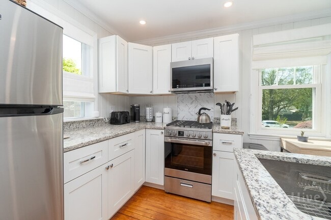 Building Photo - 1224 E 51st St