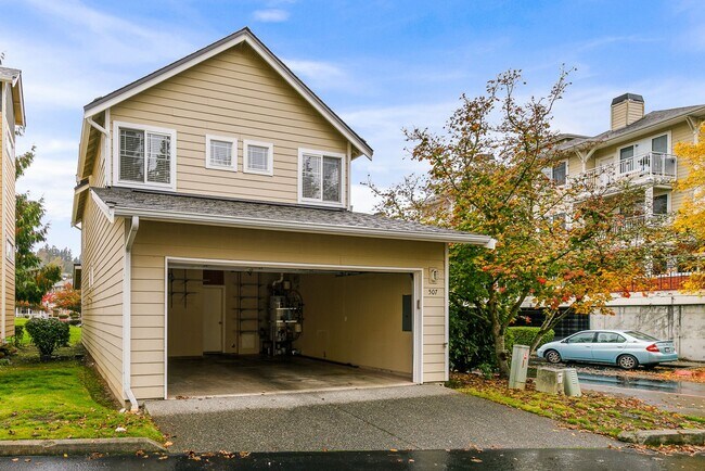 Building Photo - Beautiful Saxony Detached Townhome