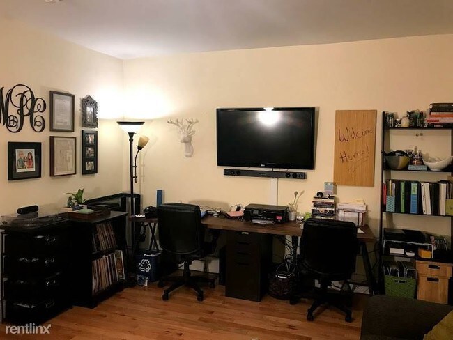 Building Photo - 1 br, 1 bath Apartment - 610 W 196th St