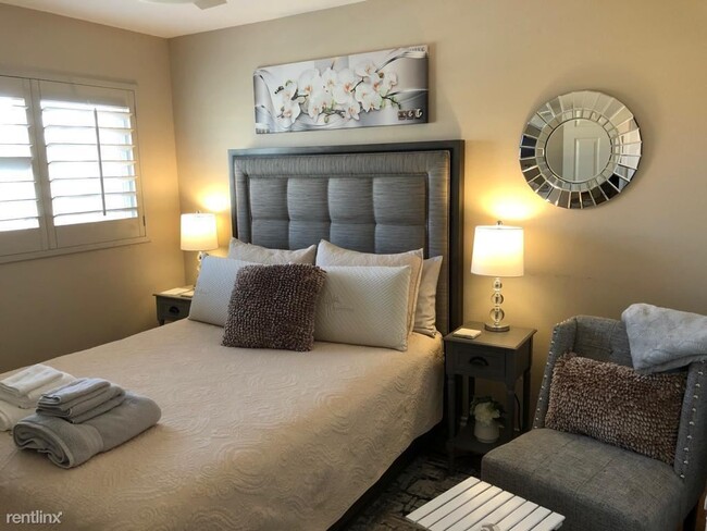 Building Photo - 3 br, 2.5 bath House - 46711 Via Paraiso