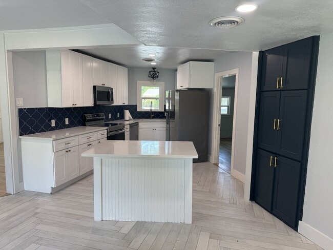 Building Photo - 2810 27th St