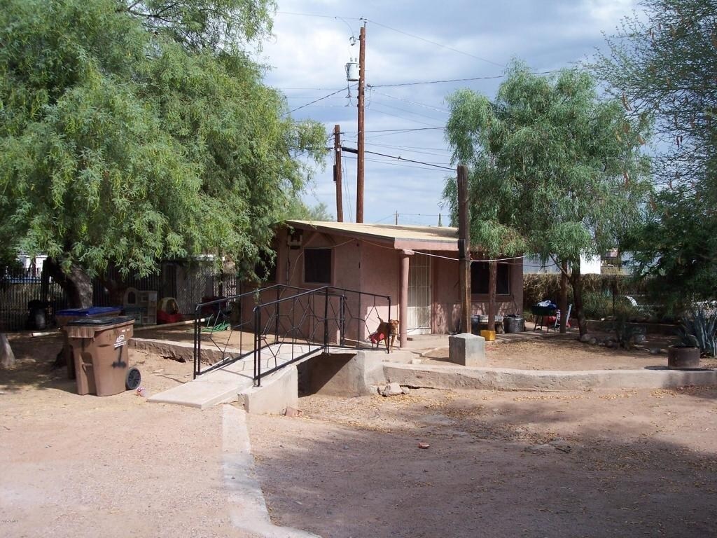 Foto principal - 468-474 N Ironwood Dr