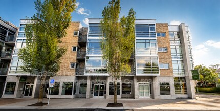 Building Photo - 910 SE 42nd Ave