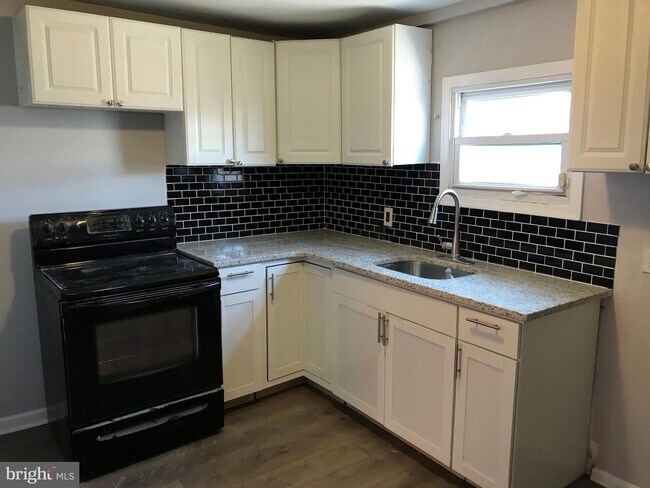 Building Photo - 3012 Rosehill St