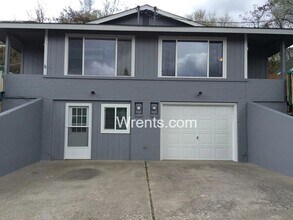 Building Photo - 104-104 W Cora Ave