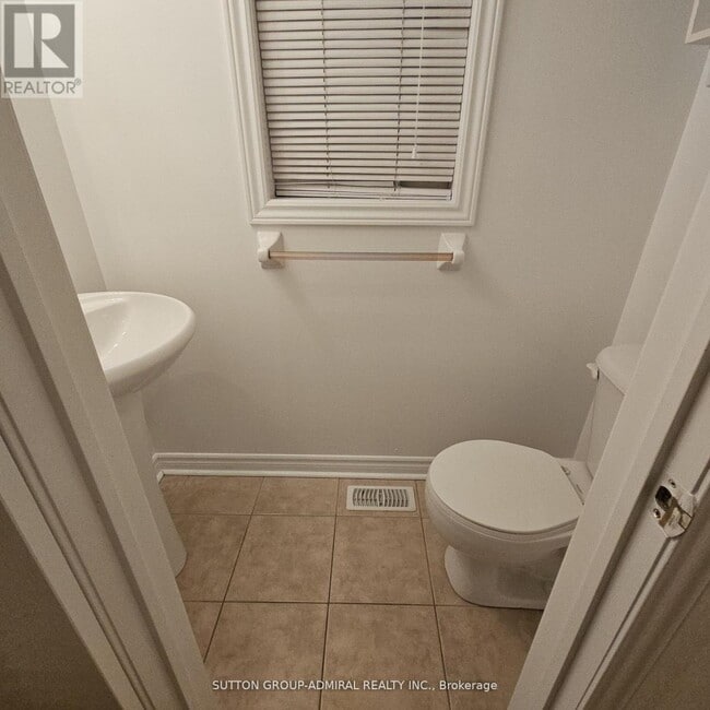 Building Photo - 27 Frost King Ln