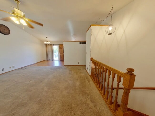 Building Photo - 3 Bedroom Home