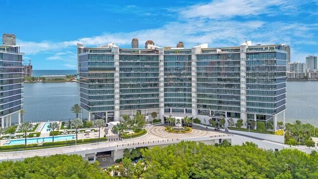 Foto del edificio - 5000 Island Estates Dr