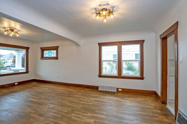Foto del edificio - 4 Bedroom Craftsman Style House in Tacoma