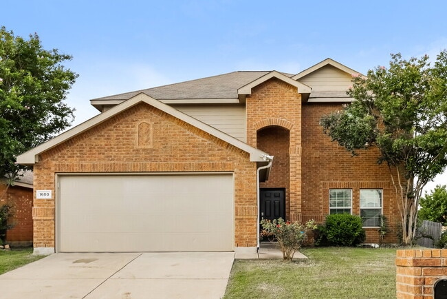 Building Photo - 1600 Chivalry Ln