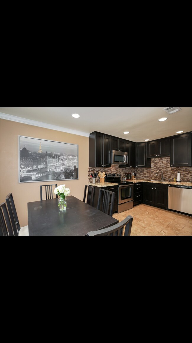 Building Photo - 1845 Anaheim Ave