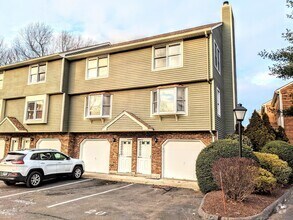 Building Photo - 680 N Colony Rd