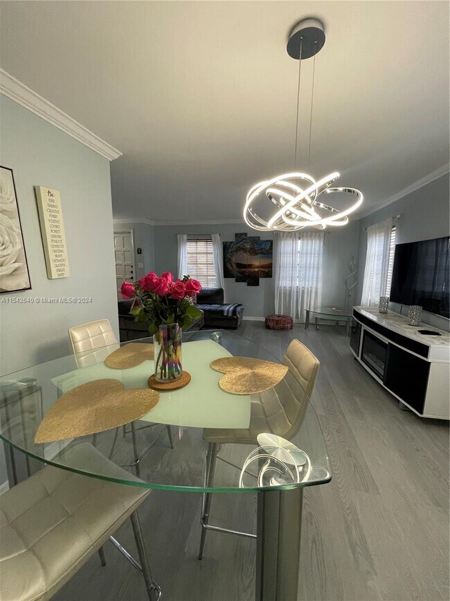 Foto del edificio - 3060 Riverside Dr