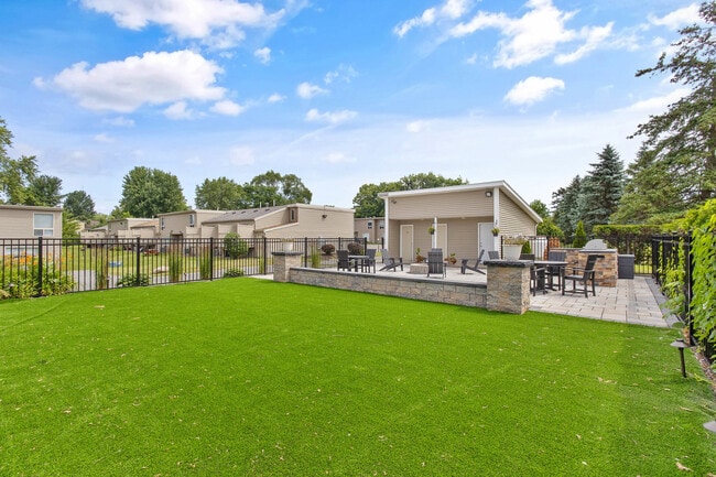 Building Photo - Eagles Pointe Townhomes