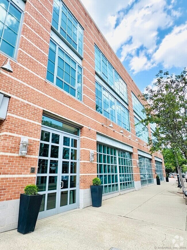 Building Photo - 25 Marshall St