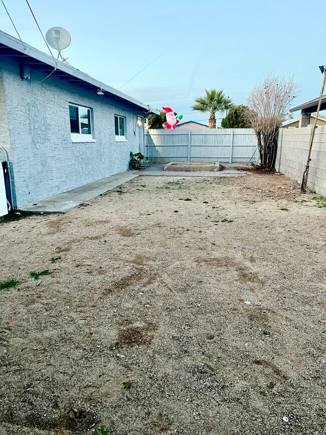 Foto del edificio - 2631 E Kings Ave