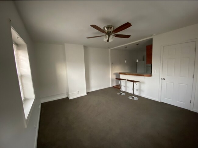 Foto del edificio - 6339 Burbridge St