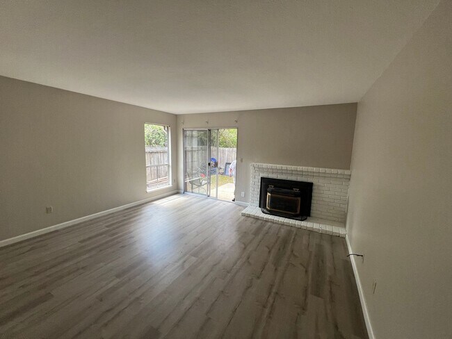 Building Photo - Completely remodeled 2-bedroom, 2-bathroom...