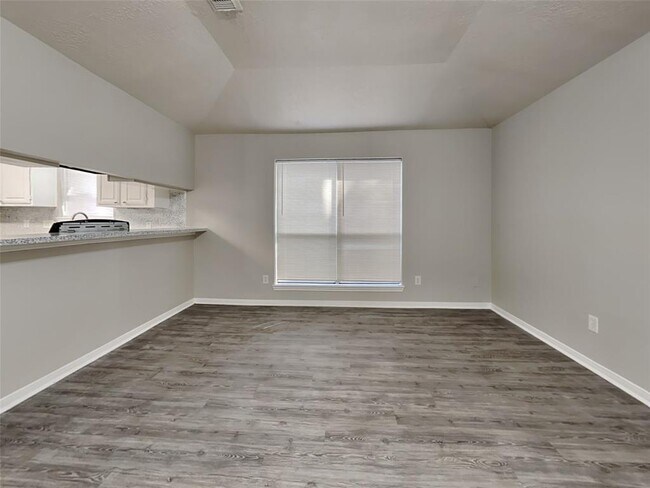 Foto del edificio - 2622 Forestbrook Dr