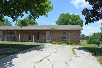 Building Photo - 201-203-203 Maple Grove Way