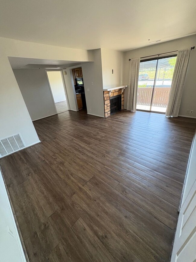 Building Photo - Pet Friendly! POWDERWOOD 1 BEDROOM