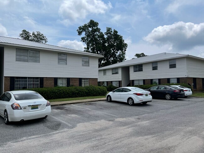 Building Photo - Citronelle Square