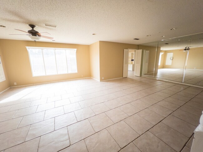 Building Photo - 2405 Stutz Pl