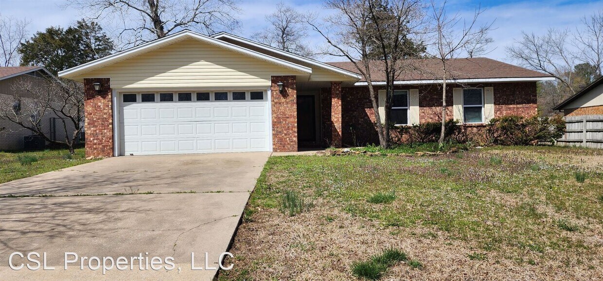 Primary Photo - 3 br, 2 bath House - 2042 E Magnolia Drive