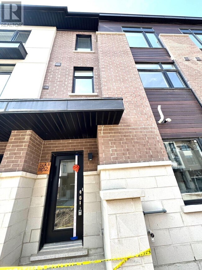 Building Photo - 1695-1695 Dersan St