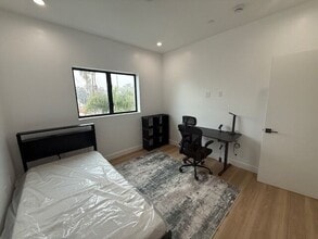 Building Photo - 1200 W 37th Dr