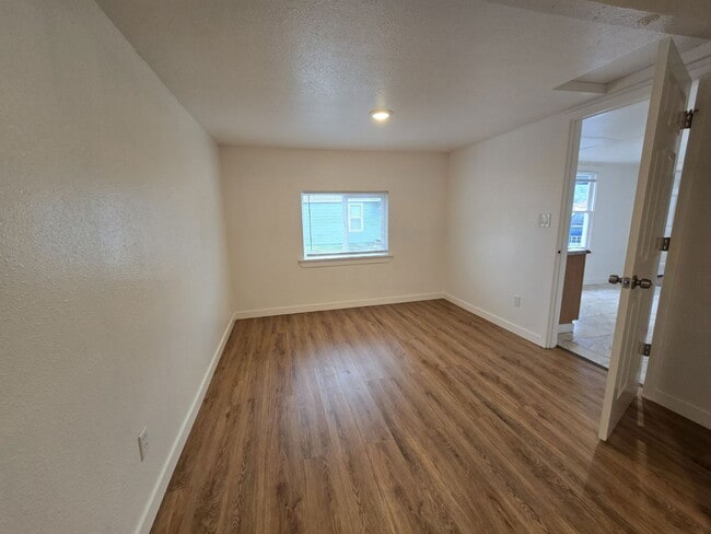 Building Photo - 173 E Everett Ave